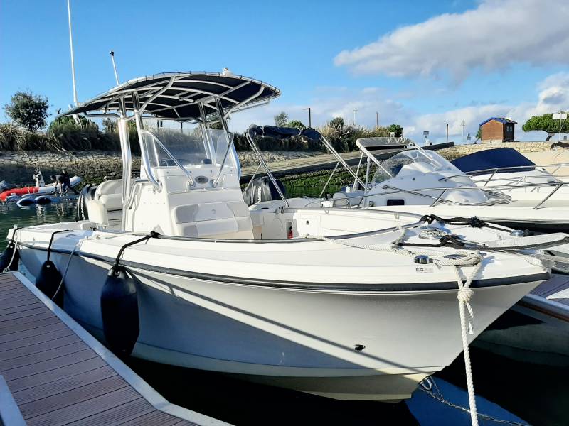 Bateau Edgewater 228cc avec un moteur Mercury Verado de 250 chevaux Ttop.